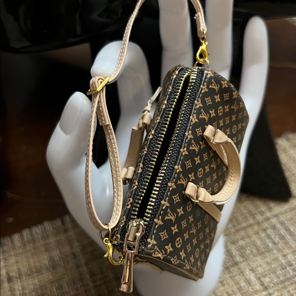 Chic Inspired Designer Mini Duffle Bag - Picture 4 of 5